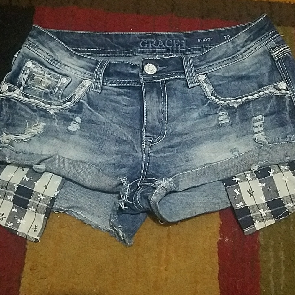 Grace in La jean shorts